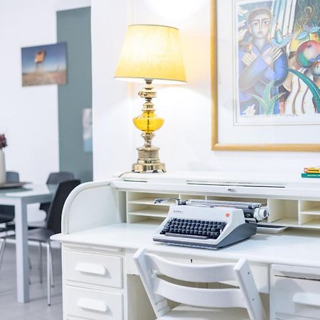 Renovated 5 Bdr House Near Acropolis - New Beds, Terrace & Green Yard Athena Bagian luar foto