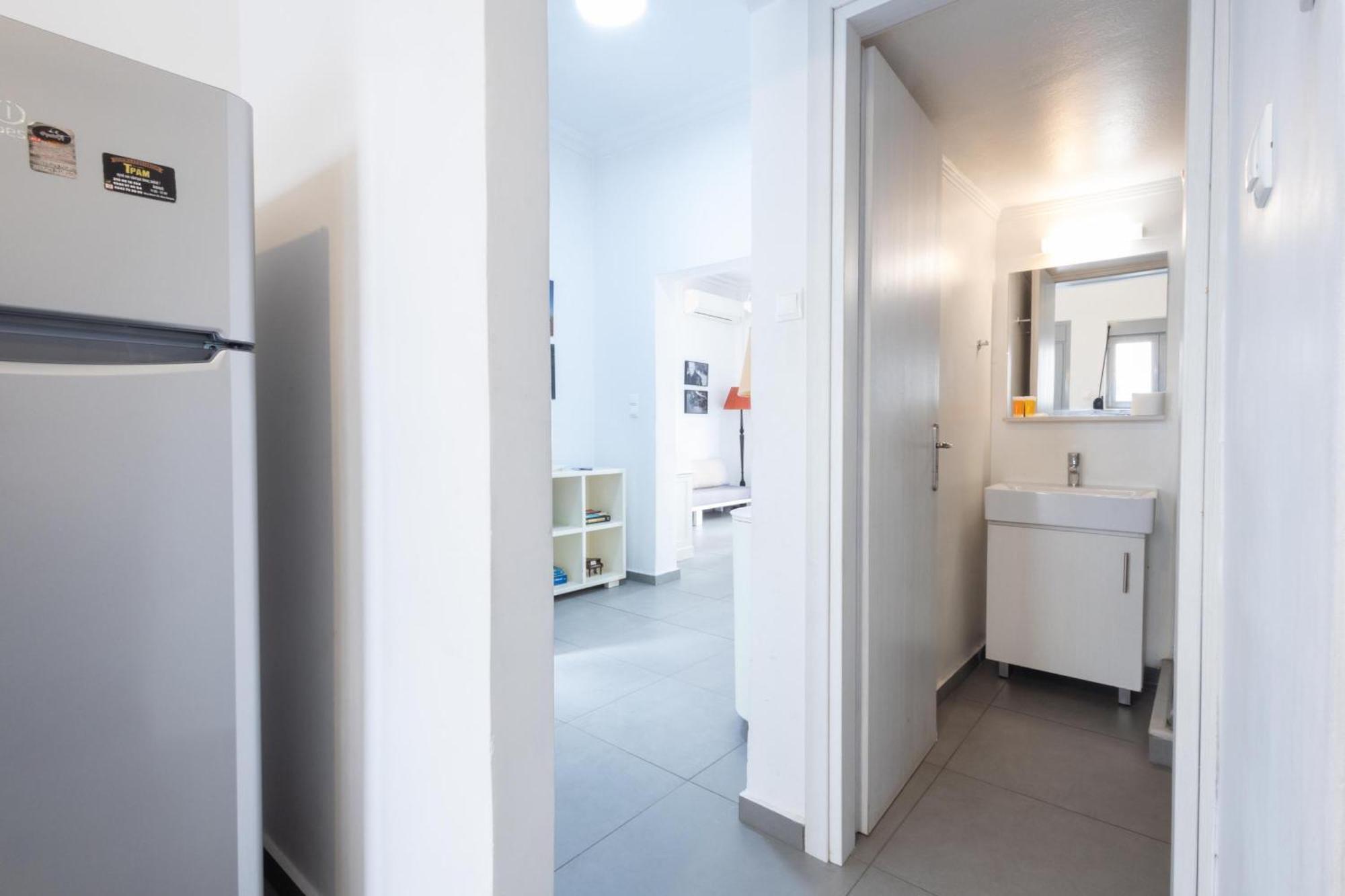 Renovated 5 Bdr House Near Acropolis - New Beds, Terrace & Green Yard Athena Bagian luar foto