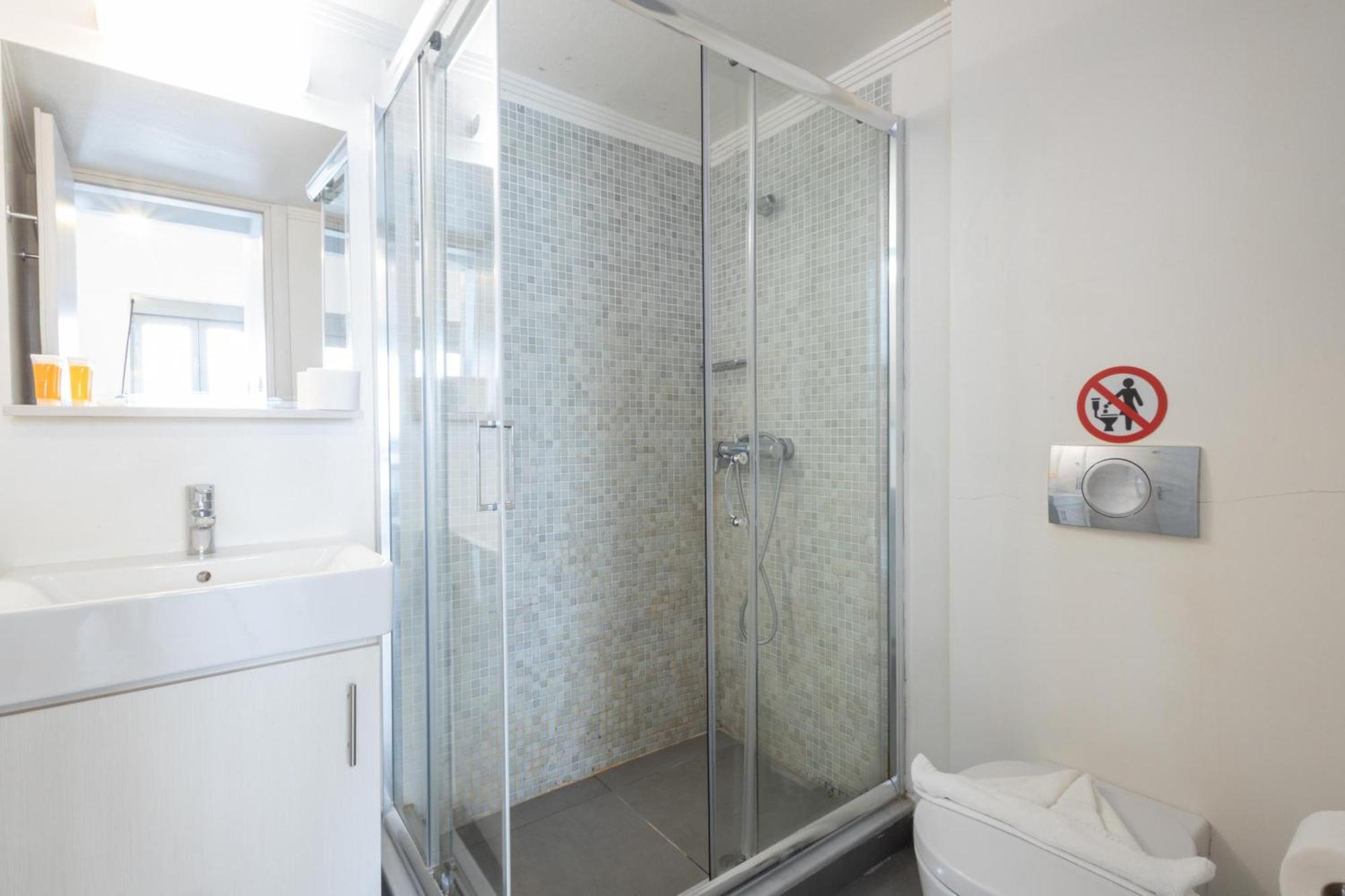 Renovated 5 Bdr House Near Acropolis - New Beds, Terrace & Green Yard Athena Bagian luar foto