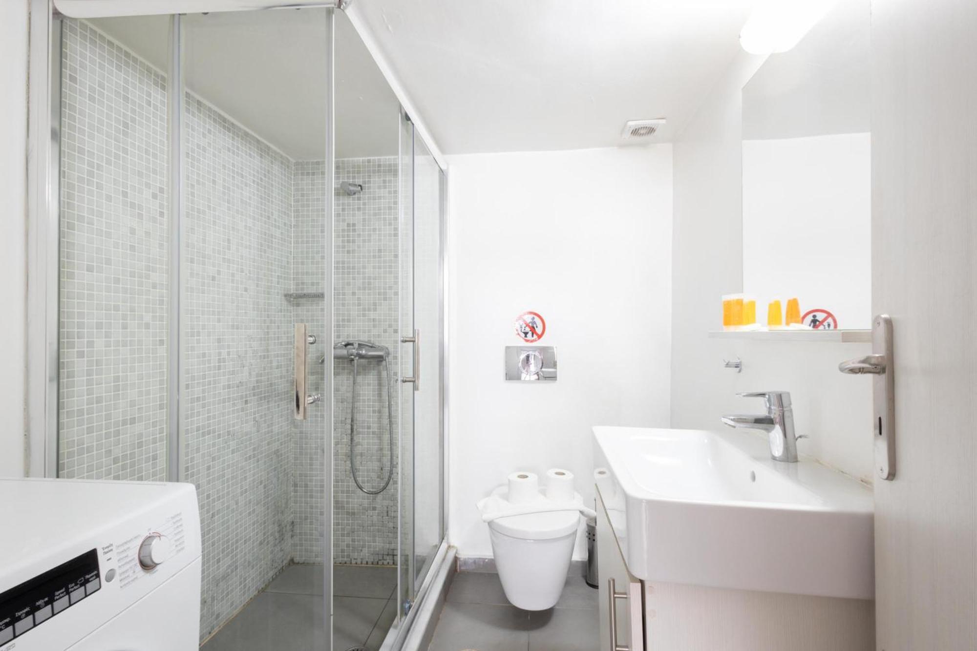 Renovated 5 Bdr House Near Acropolis - New Beds, Terrace & Green Yard Athena Bagian luar foto