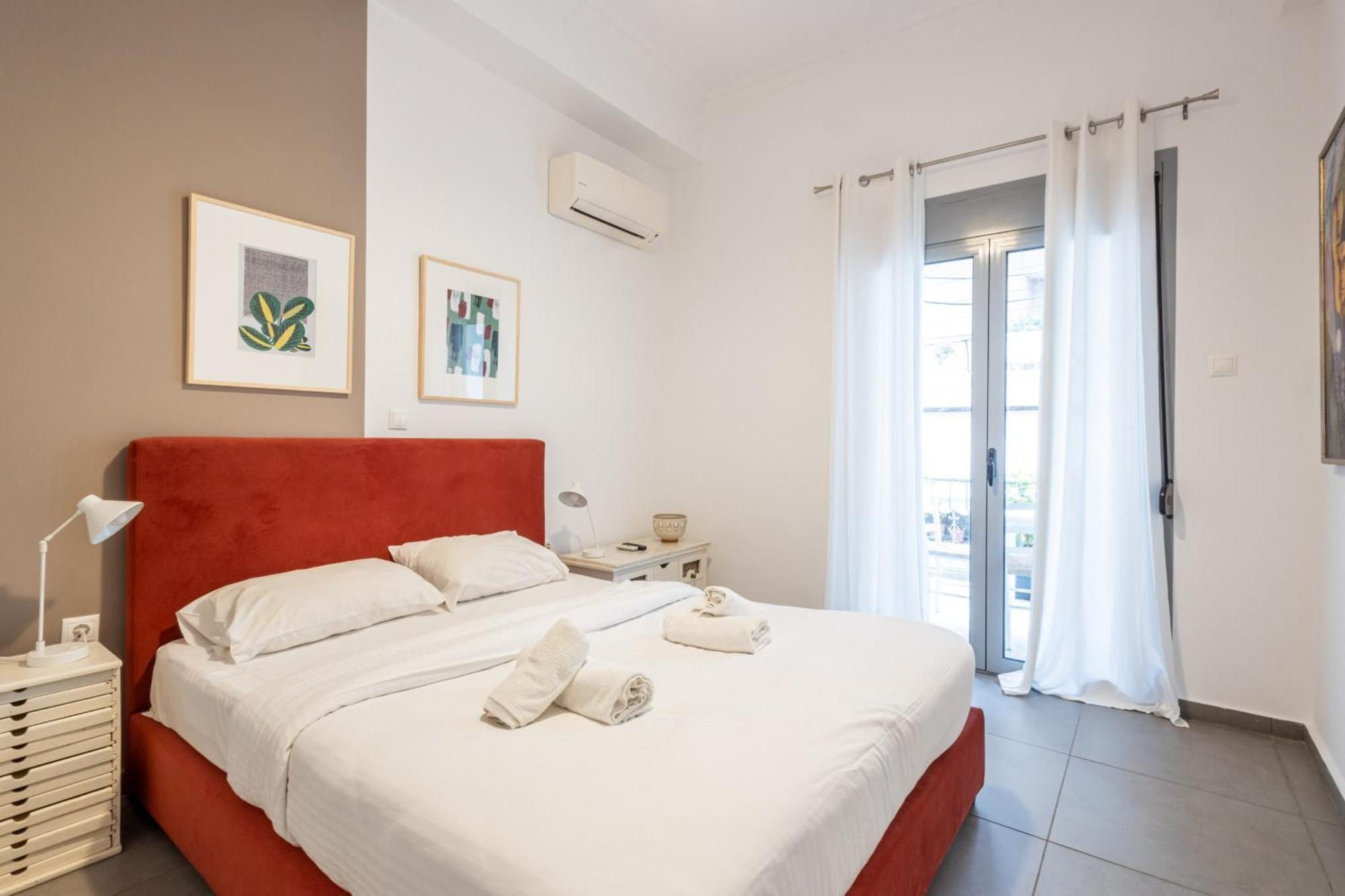 Renovated 5 Bdr House Near Acropolis - New Beds, Terrace & Green Yard Athena Bagian luar foto