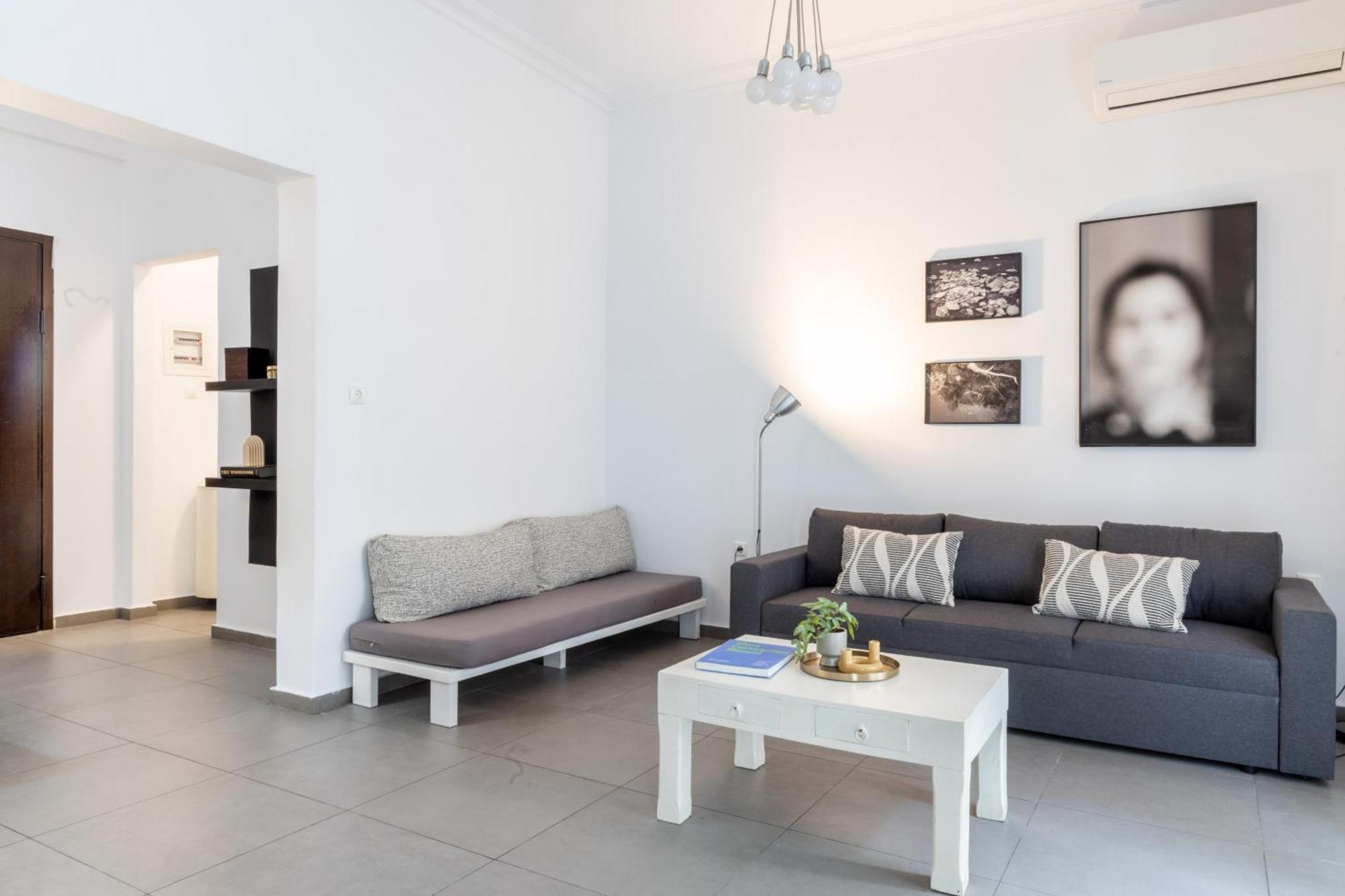 Renovated 5 Bdr House Near Acropolis - New Beds, Terrace & Green Yard Athena Bagian luar foto