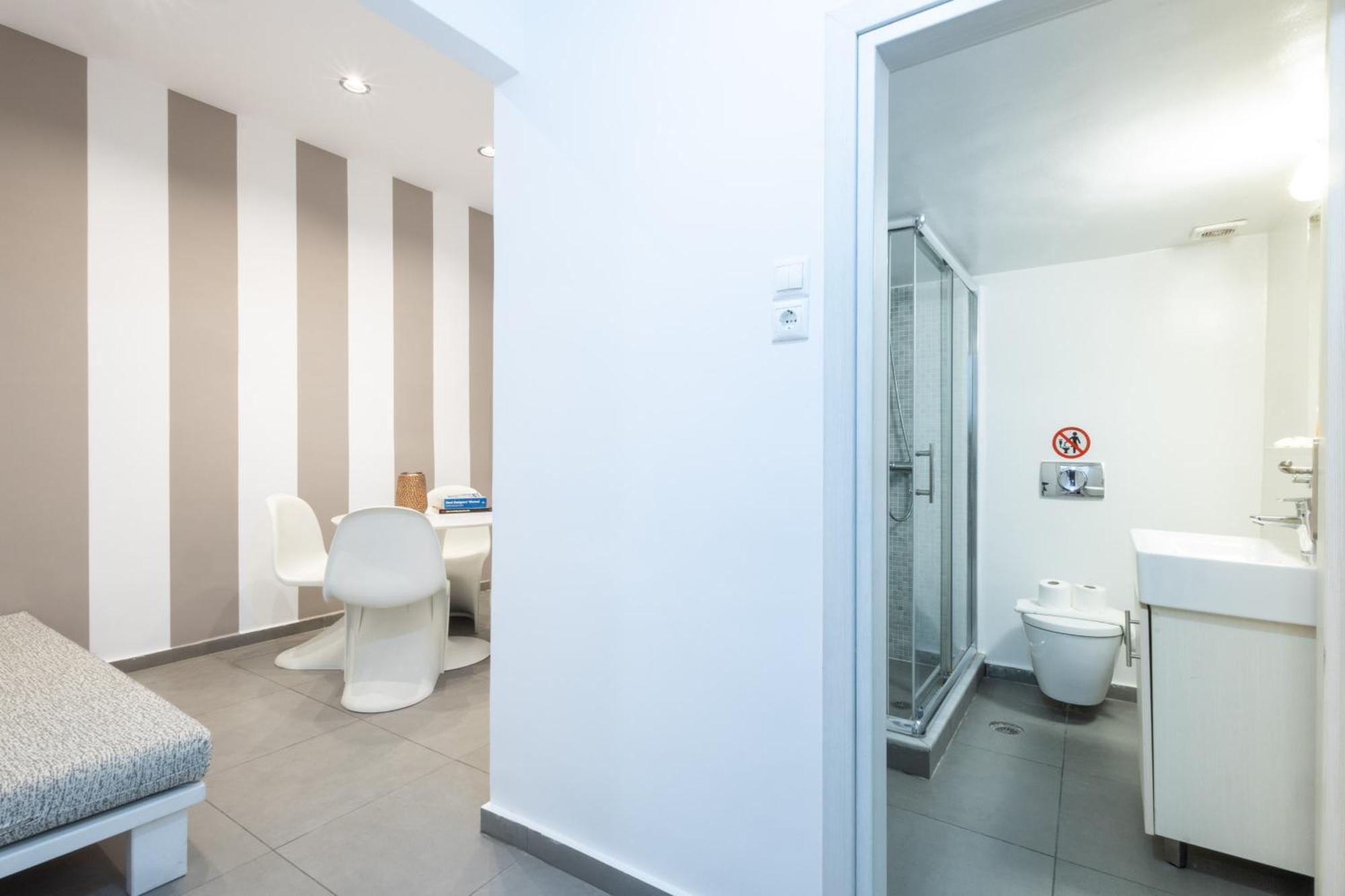Renovated 5 Bdr House Near Acropolis - New Beds, Terrace & Green Yard Athena Bagian luar foto