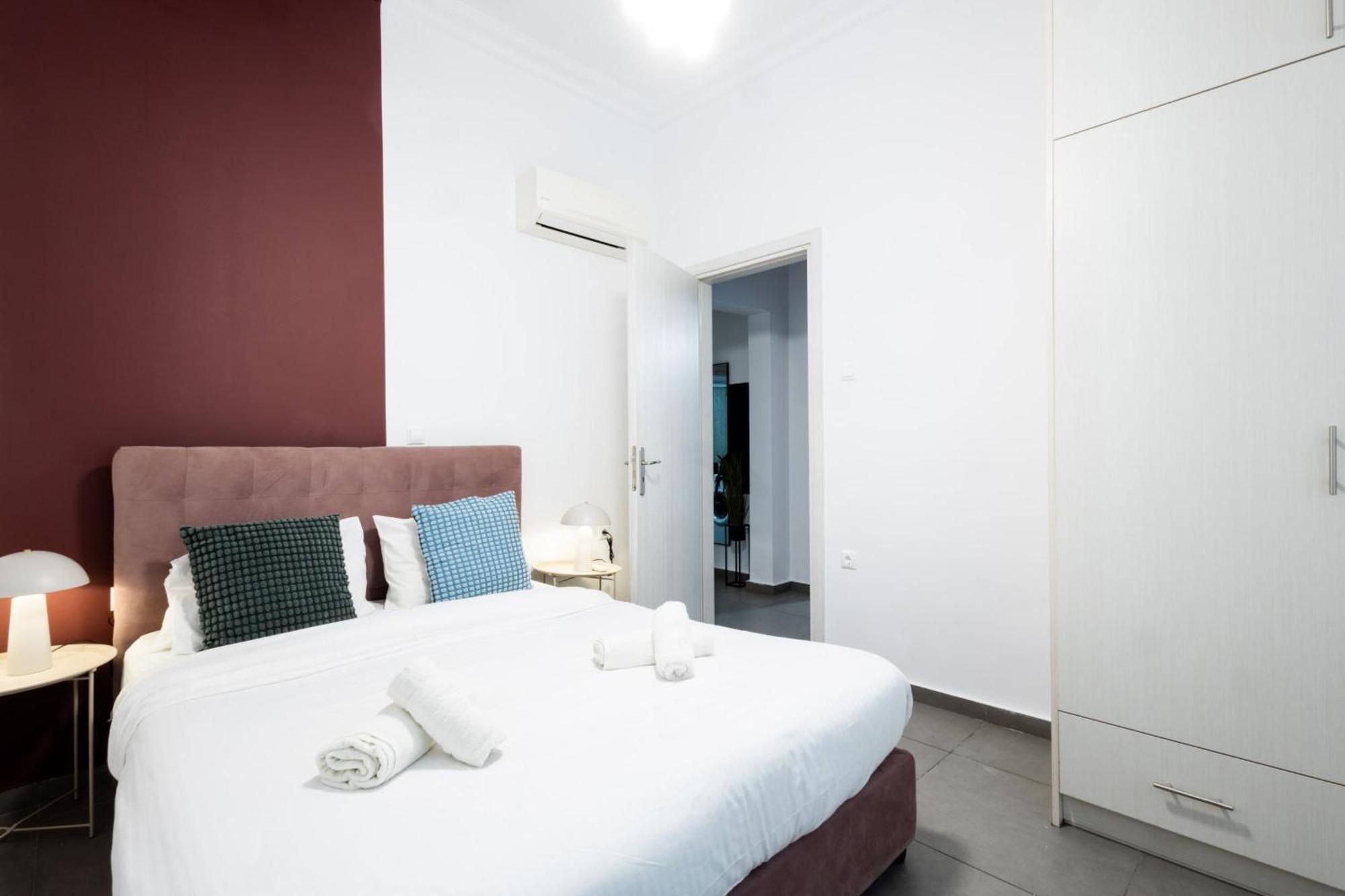 Renovated 5 Bdr House Near Acropolis - New Beds, Terrace & Green Yard Athena Bagian luar foto
